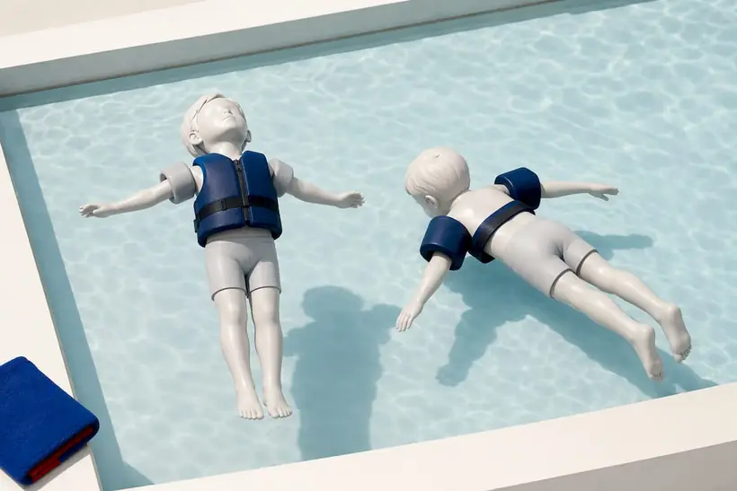 Vertical and horizontal swimming postures