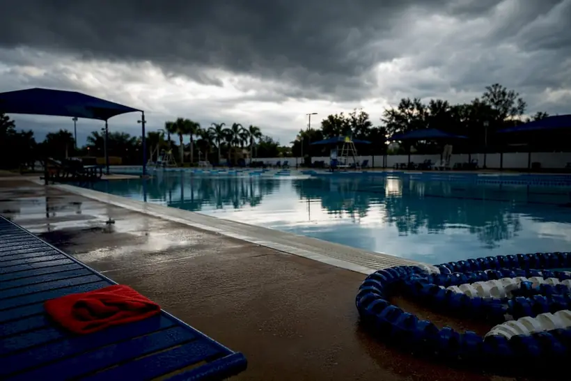 Empty pool during lightning safety closure