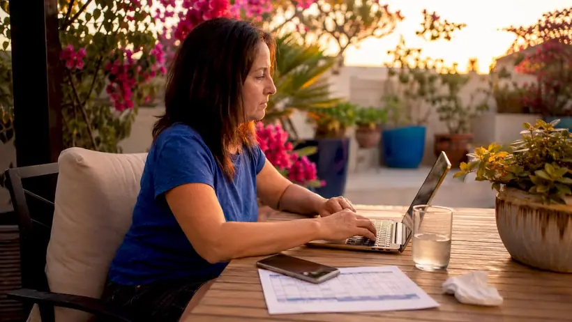 Parent booking swim lessons online at home
